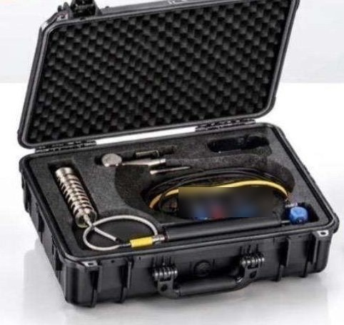 Portable combustion pressure analyzer in its carrying case
