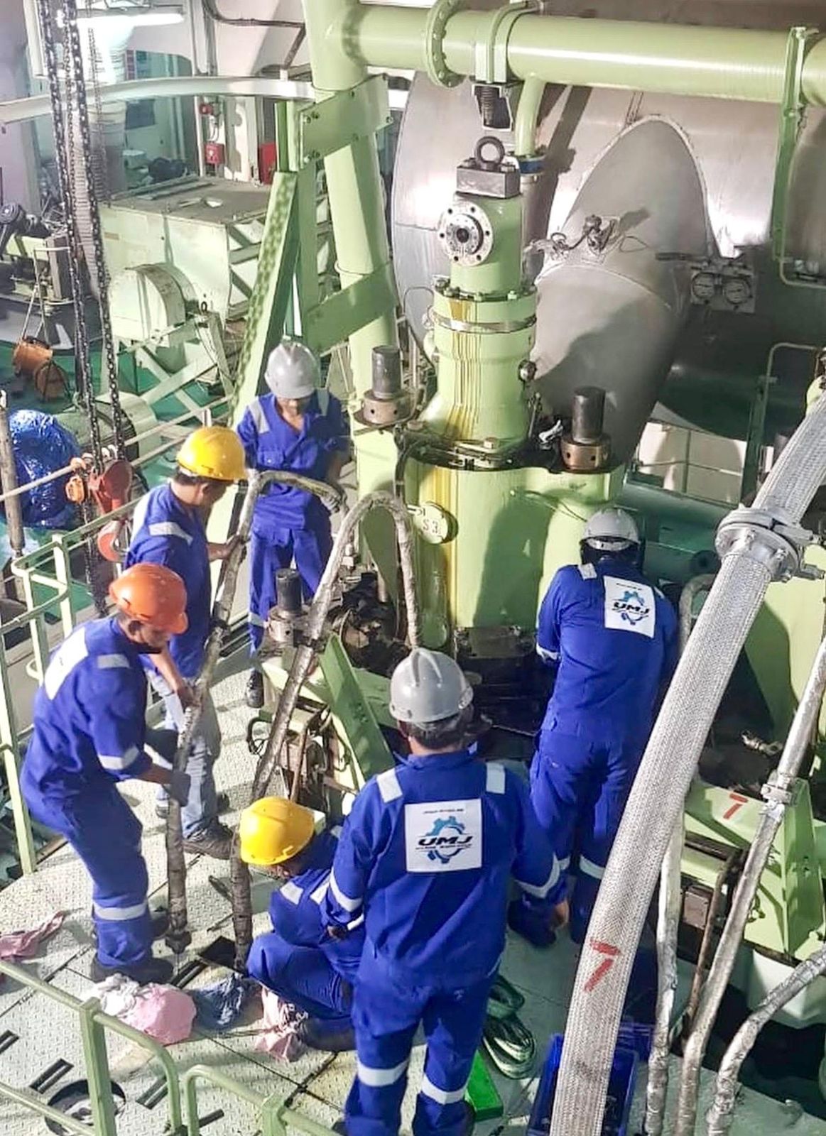 UMJ team working on a main engine turbocharger